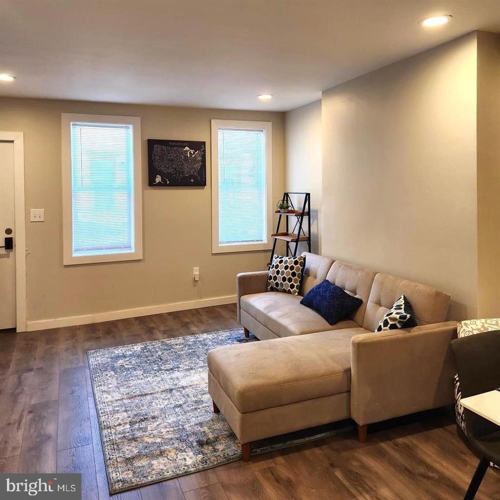 1247 S Newkirk Street S - Photo 2