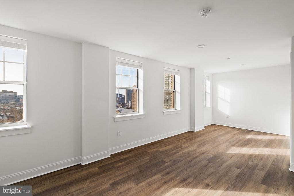 301 S 19th St - Photo 4