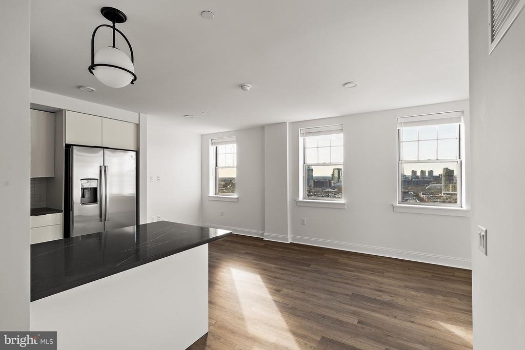 301 S 19th St - Photo 2