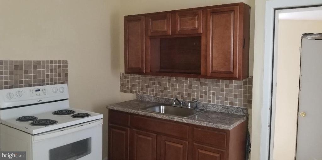 2714 W Albert Street - Photo 1
