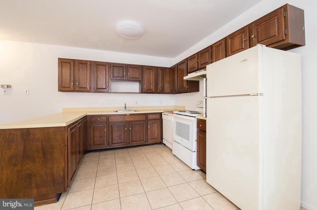 2201 Kater Street - Photo 5