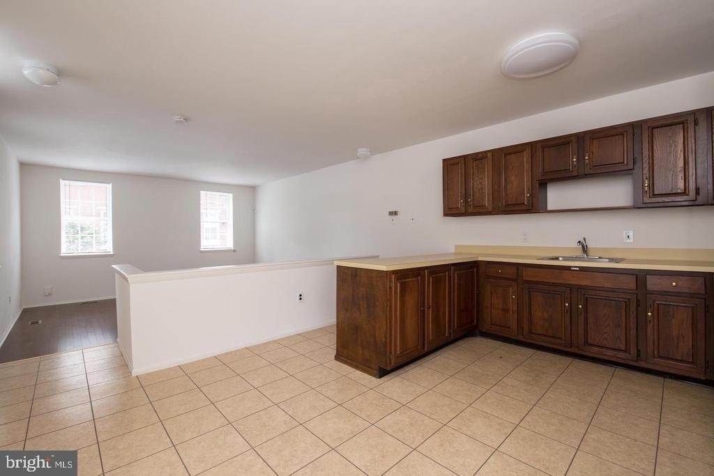 2201 Kater Street - Photo 4