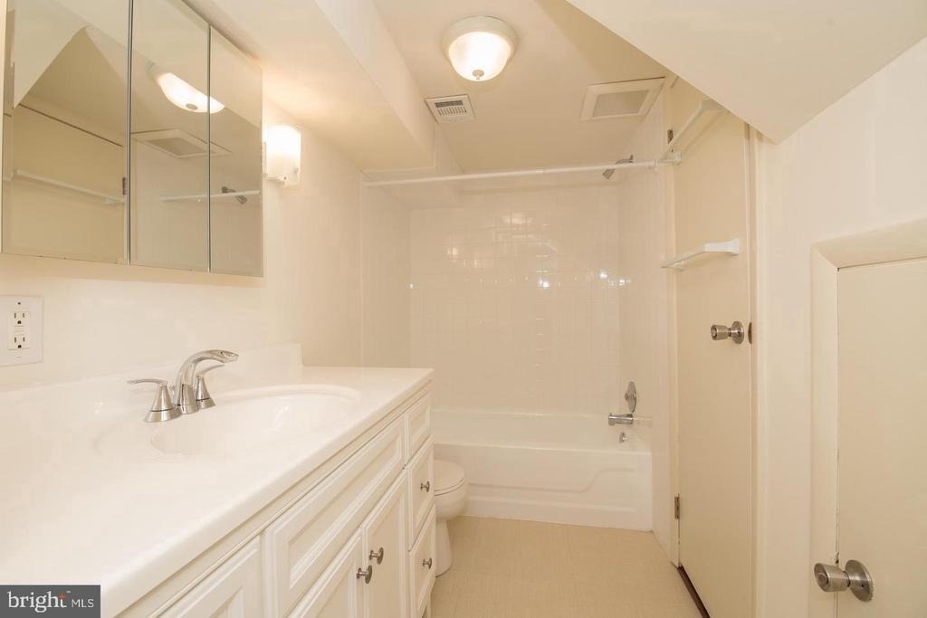 2201 Kater Street - Photo 3