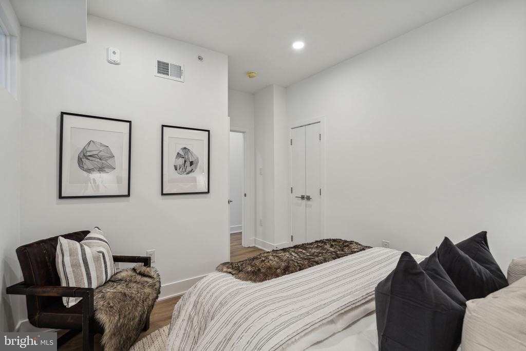 1201 W Girard Avenue - Photo 13