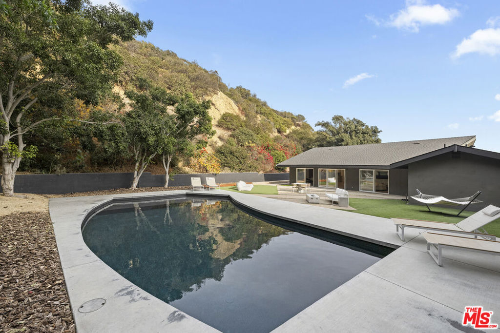 9289 Swallow Drive - Photo 26