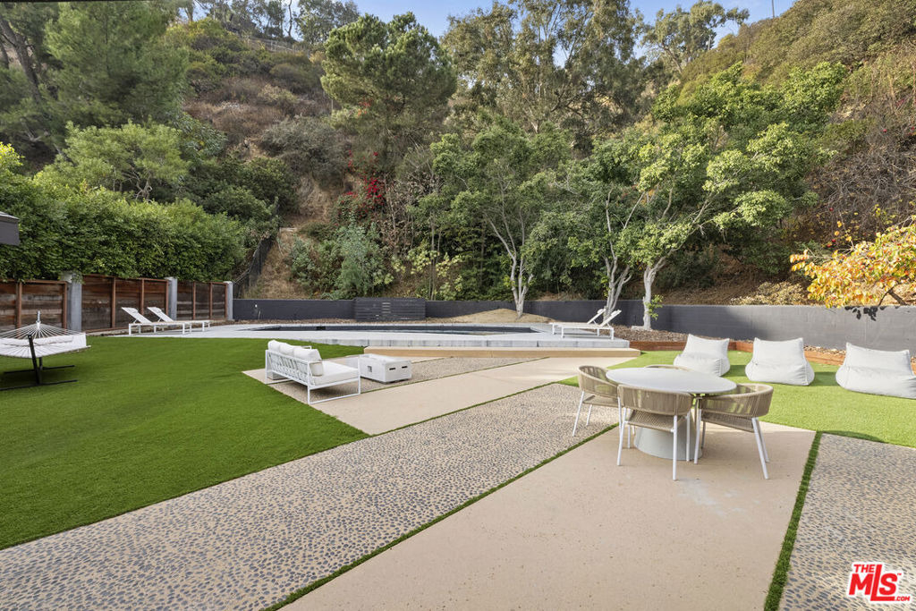 9289 Swallow Drive - Photo 25
