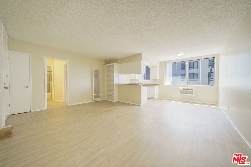 456 S Harvard Boulevard - Photo 0