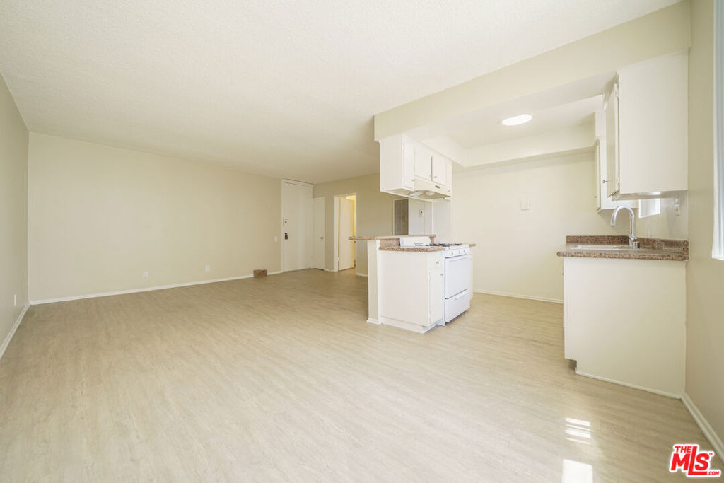 456 S Harvard Boulevard - Photo 3