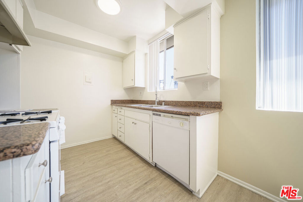 456 S Harvard Boulevard - Photo 5