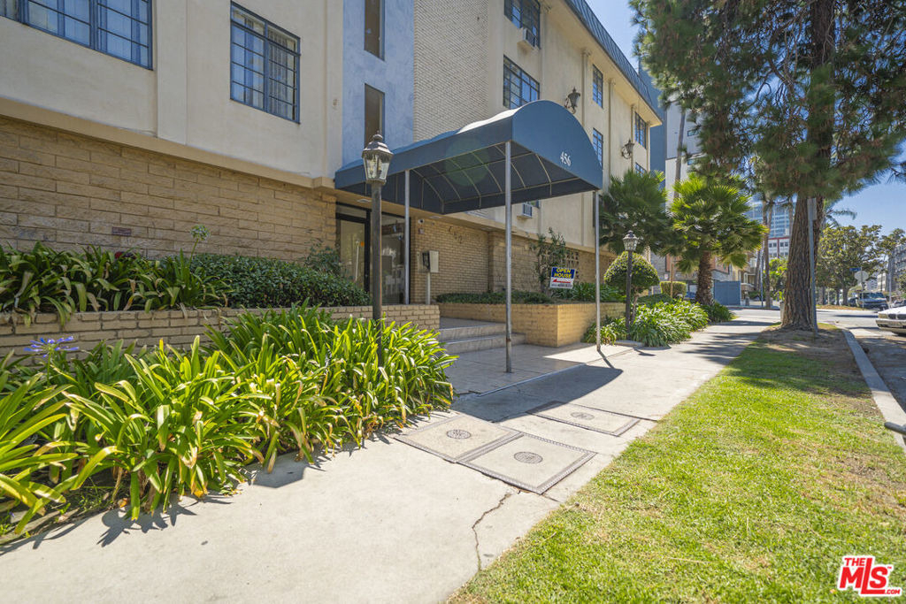 456 S Harvard Boulevard - Photo 1