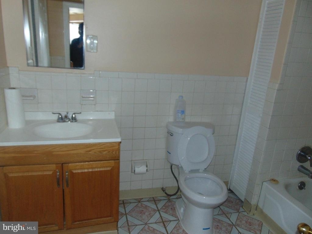 2985 Yorkship Square - Photo 2