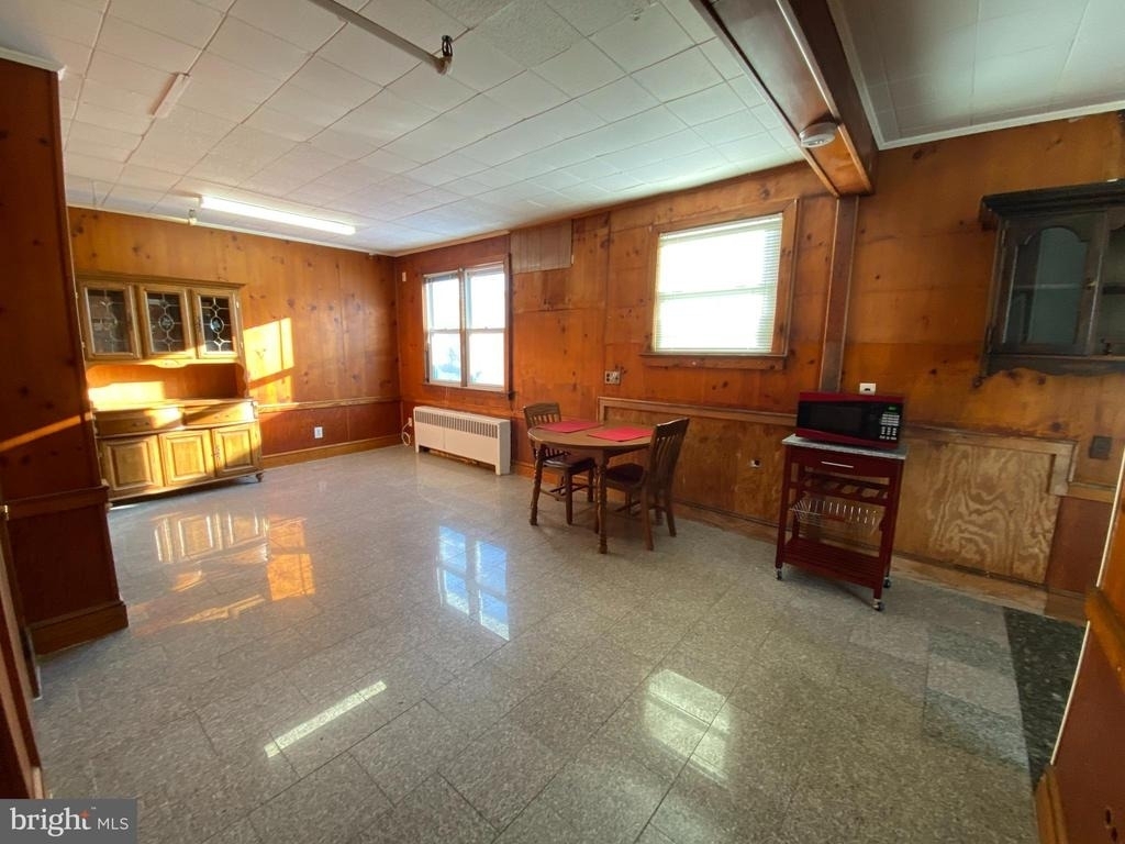 13 N East Boulevard - Photo 2