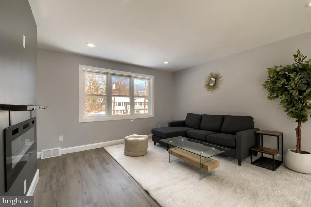 502 Bloomfield Drive - Photo 3