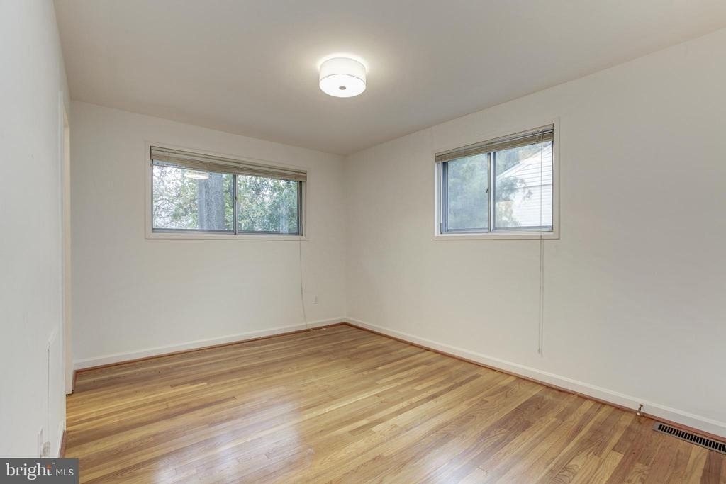10008 Sinnott Drive - Photo 14