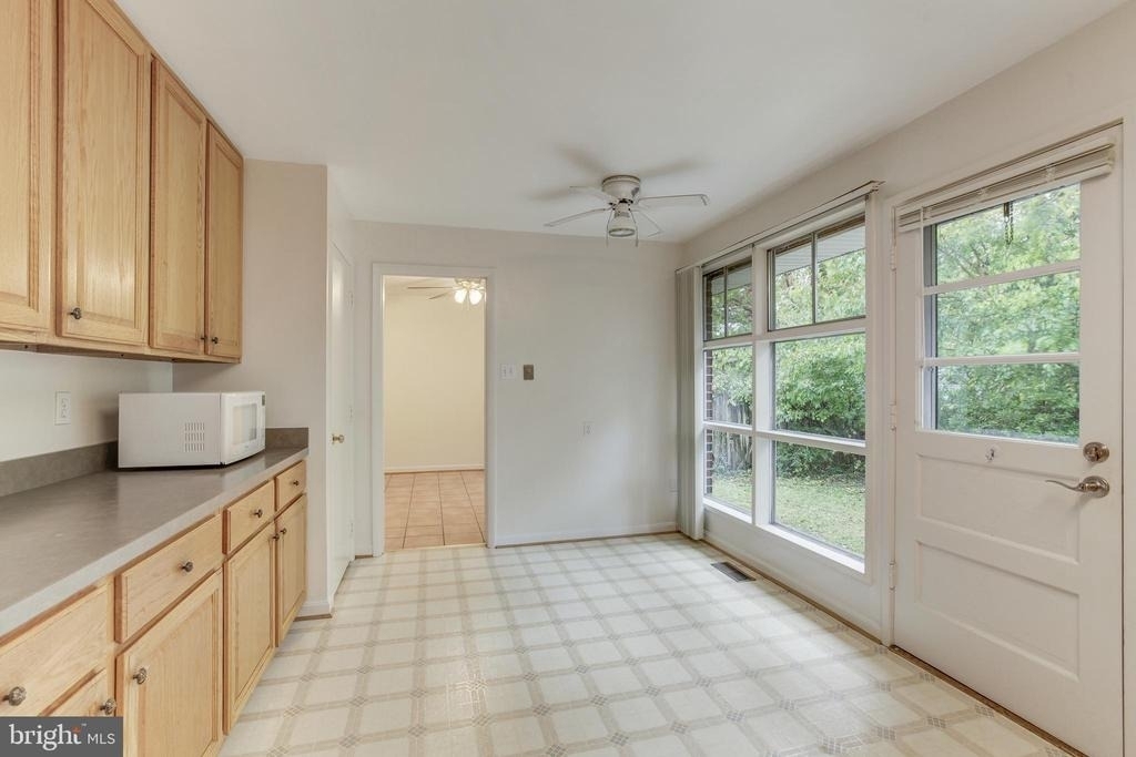 10008 Sinnott Drive - Photo 13