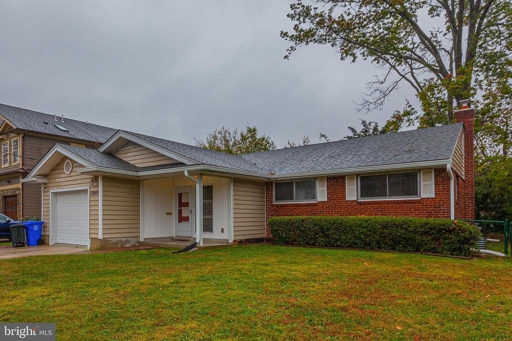 10008 Sinnott Drive - Photo 0