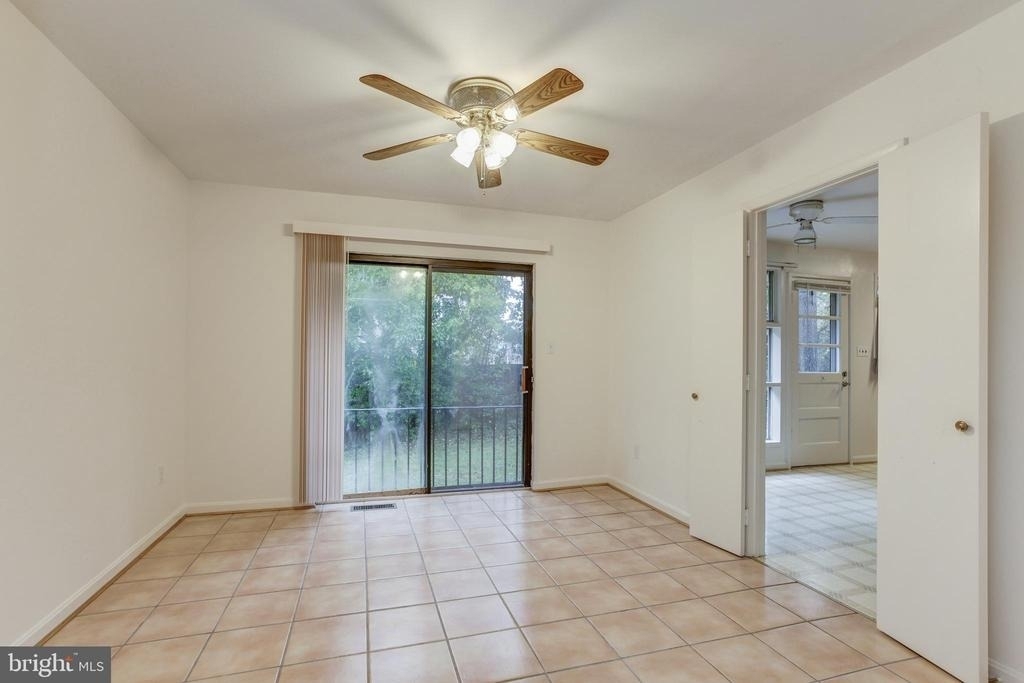 10008 Sinnott Drive - Photo 8