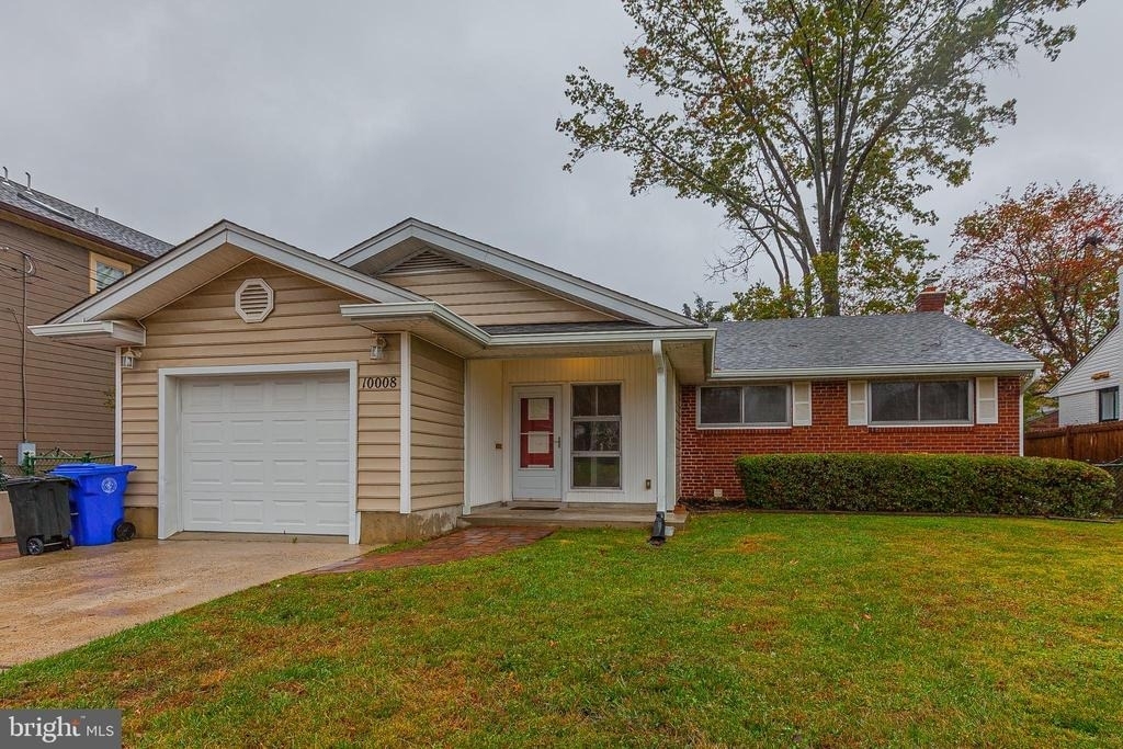 10008 Sinnott Drive - Photo 1