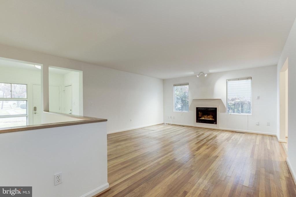 10008 Sinnott Drive - Photo 5