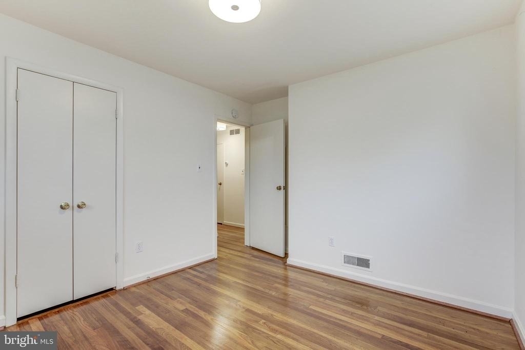 10008 Sinnott Drive - Photo 18