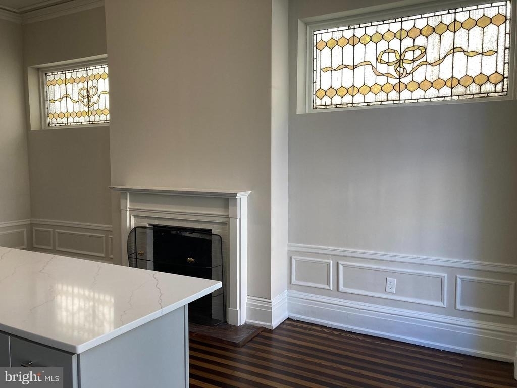 10 Chase Street E - Photo 20