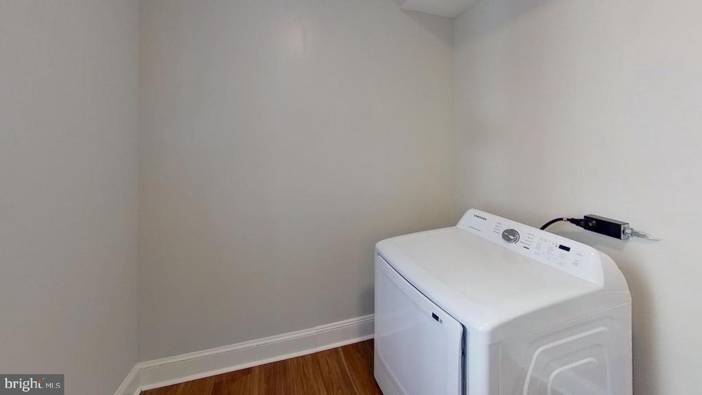 10 Chase Street E - Photo 56