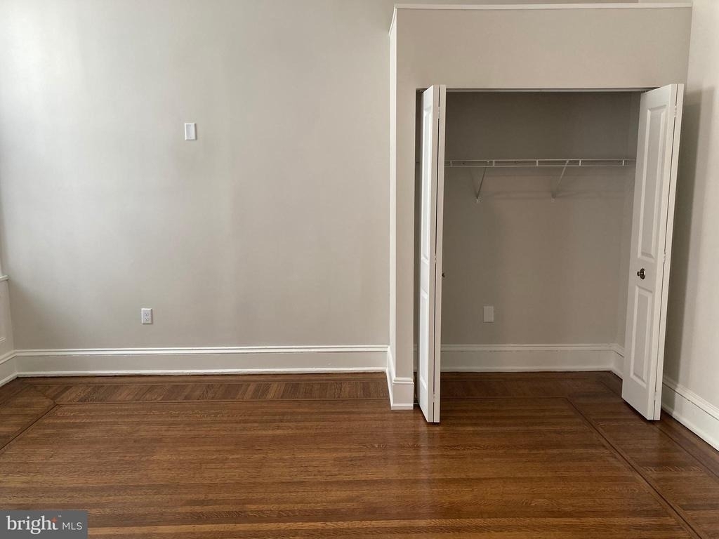10 Chase Street E - Photo 27