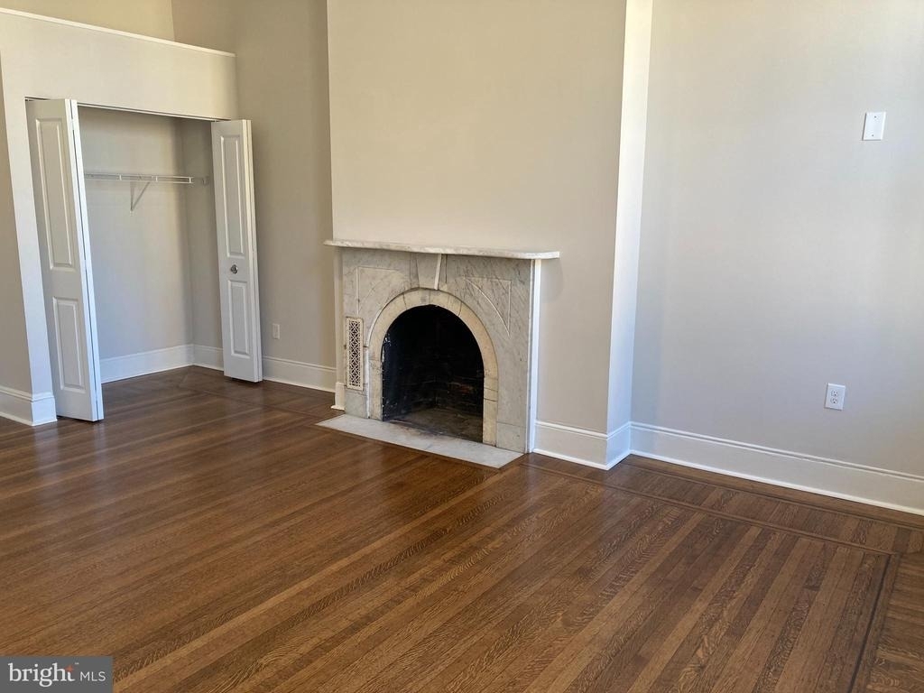 10 Chase Street E - Photo 24