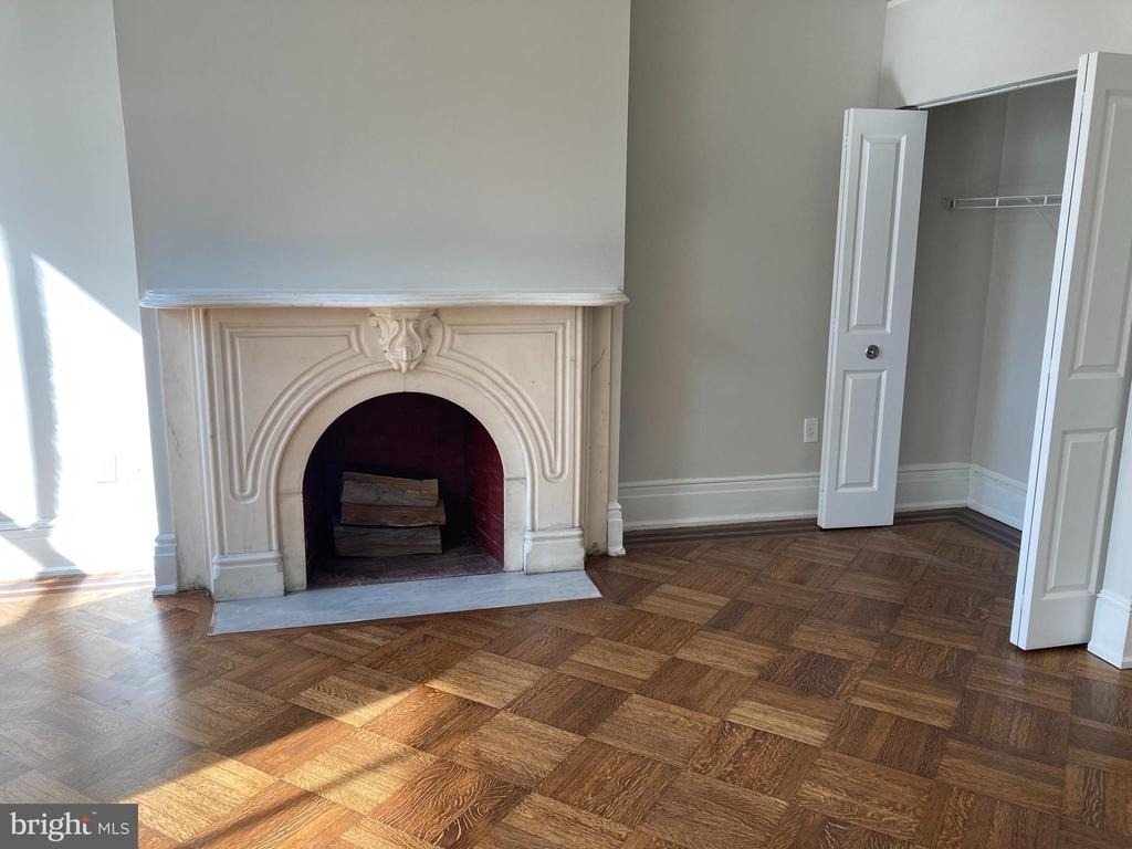 10 Chase Street E - Photo 6