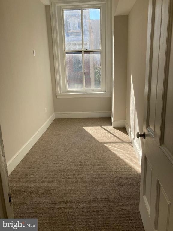 10 Chase Street E - Photo 34