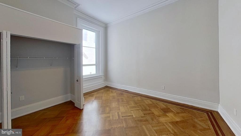 10 Chase Street E - Photo 42