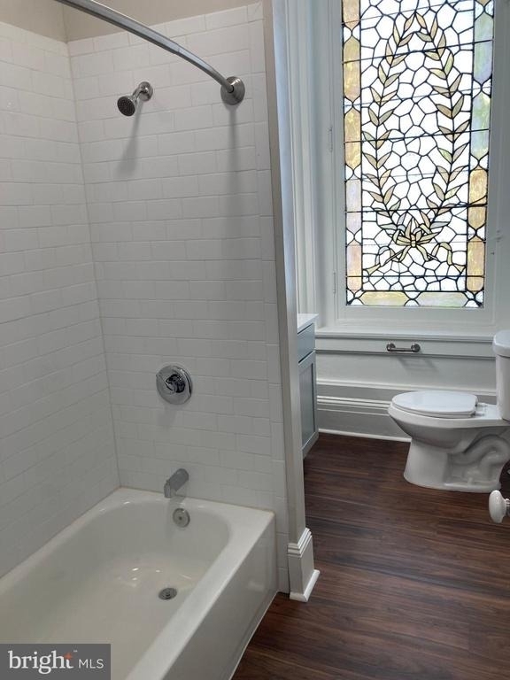 10 Chase Street E - Photo 8