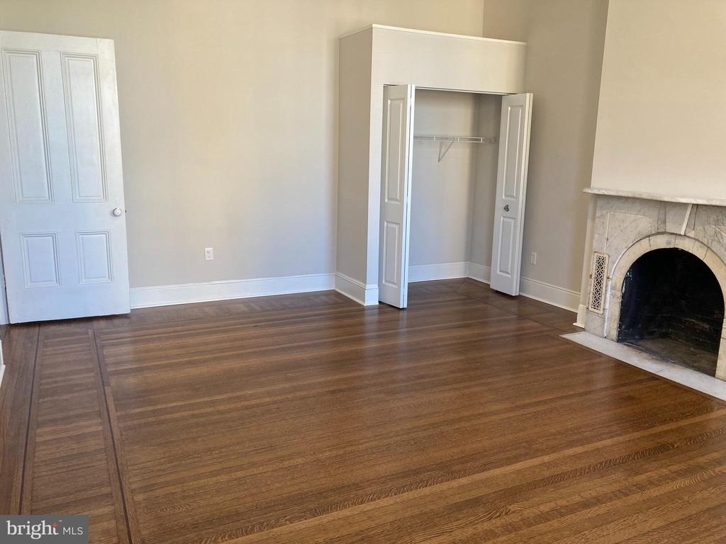 10 Chase Street E - Photo 23