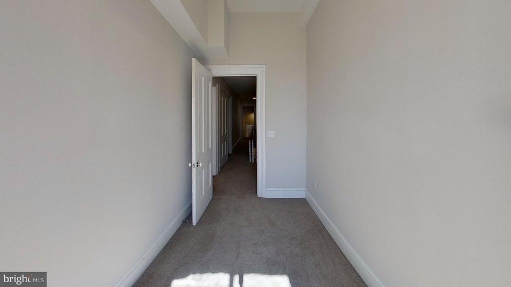 10 Chase Street E - Photo 51