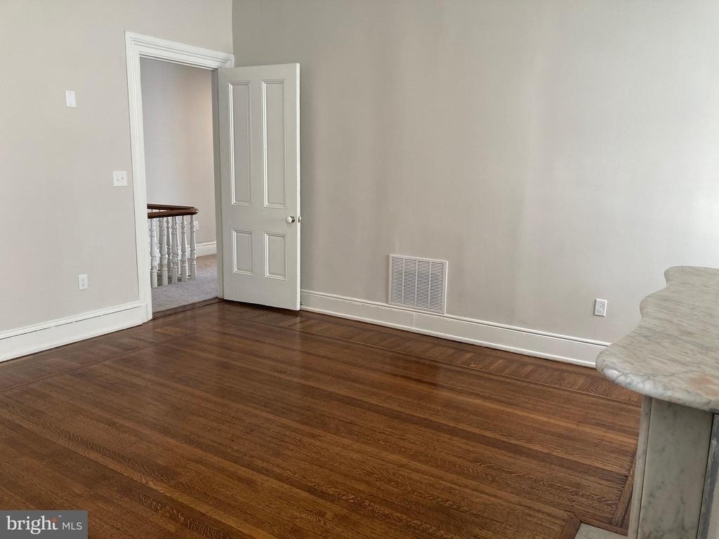 10 Chase Street E - Photo 28