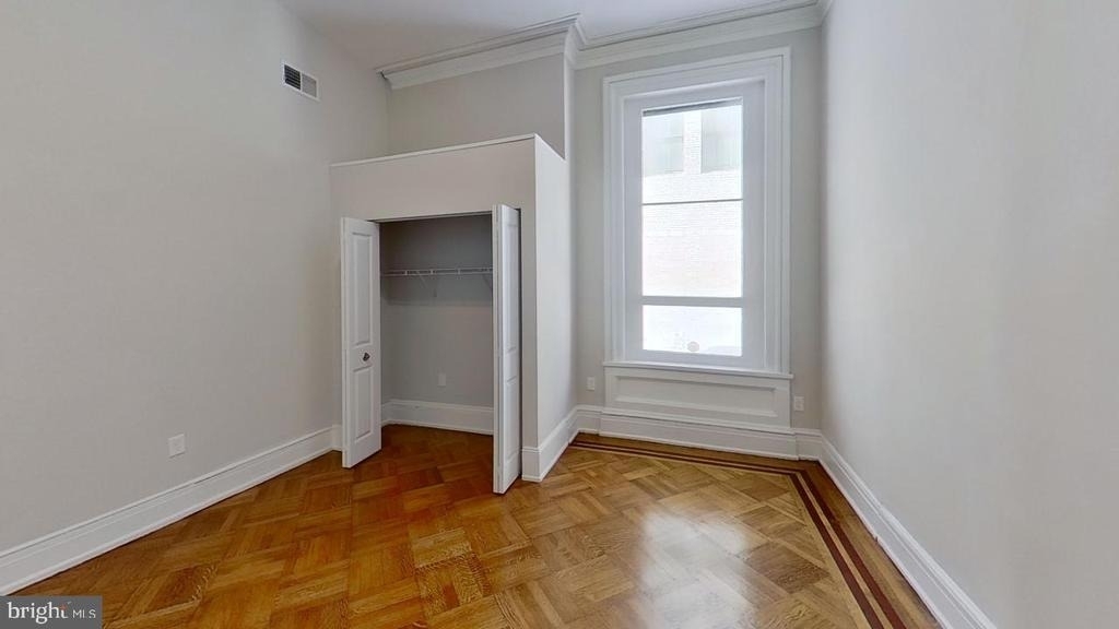 10 Chase Street E - Photo 47