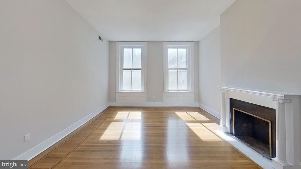 10 Chase Street E - Photo 58