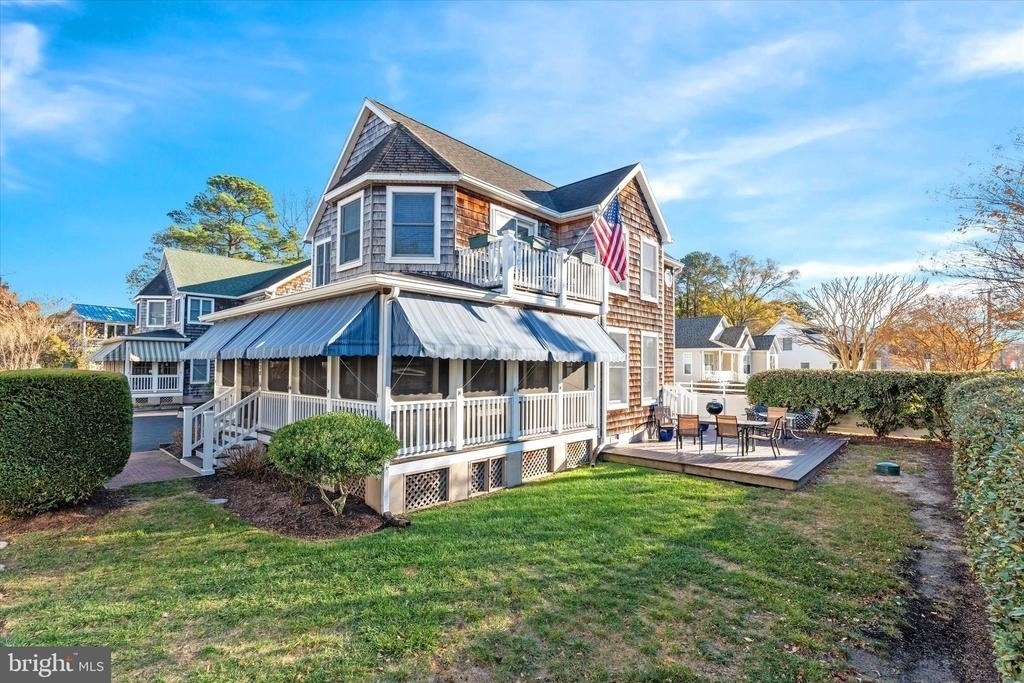 330 Garfield Parkway - Photo 0