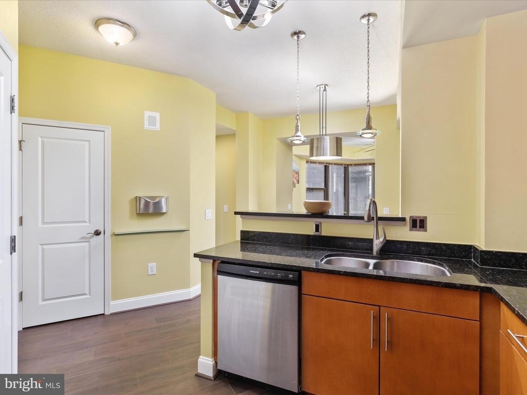1390 Kenyon Street Nw - Photo 4