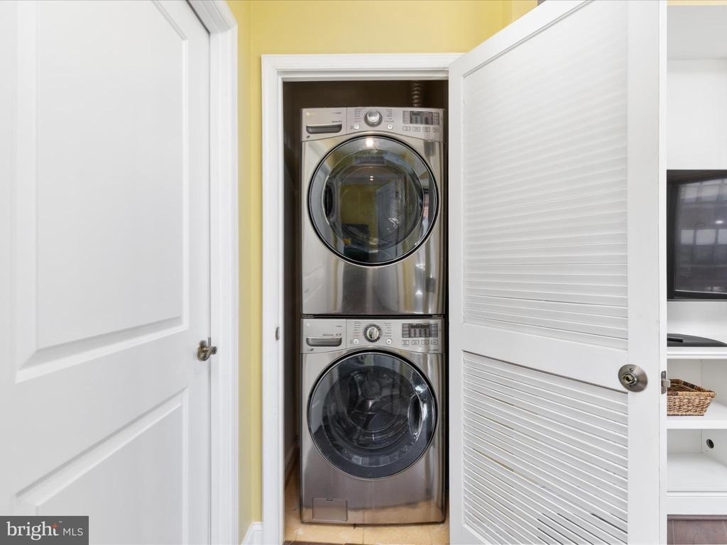 1390 Kenyon Street Nw - Photo 20