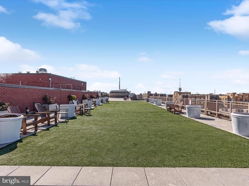 1390 Kenyon Street Nw - Photo 24