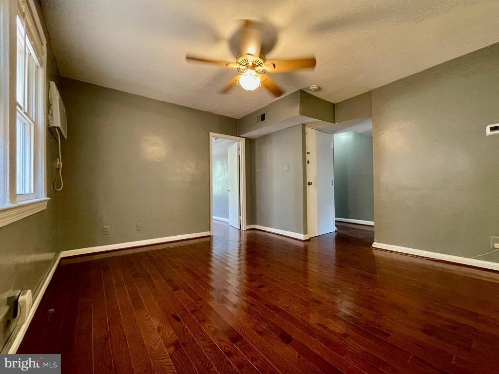 1858 Kendall Street Ne - Photo 3