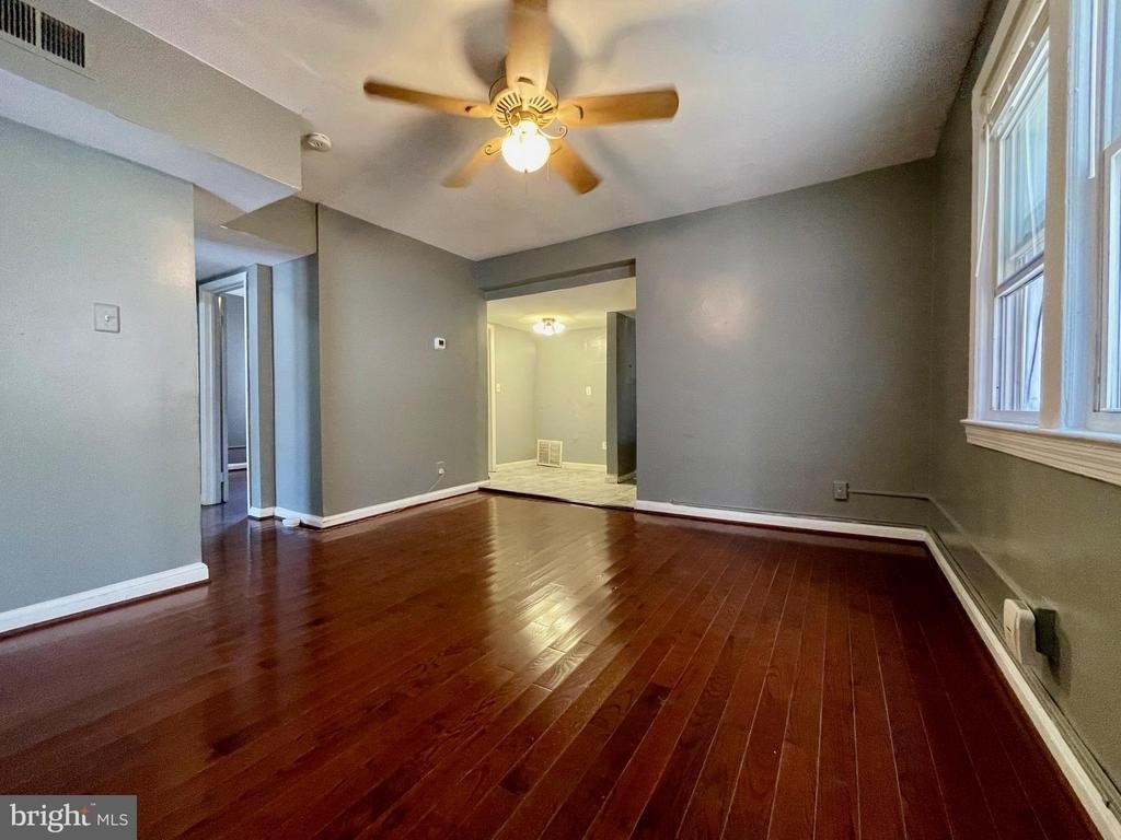 1858 Kendall Street Ne - Photo 5