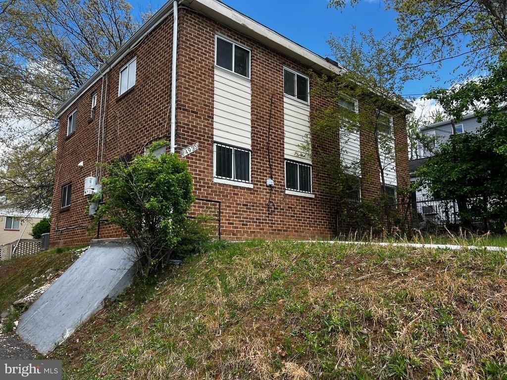 4930 Eads Place Ne - Photo 0