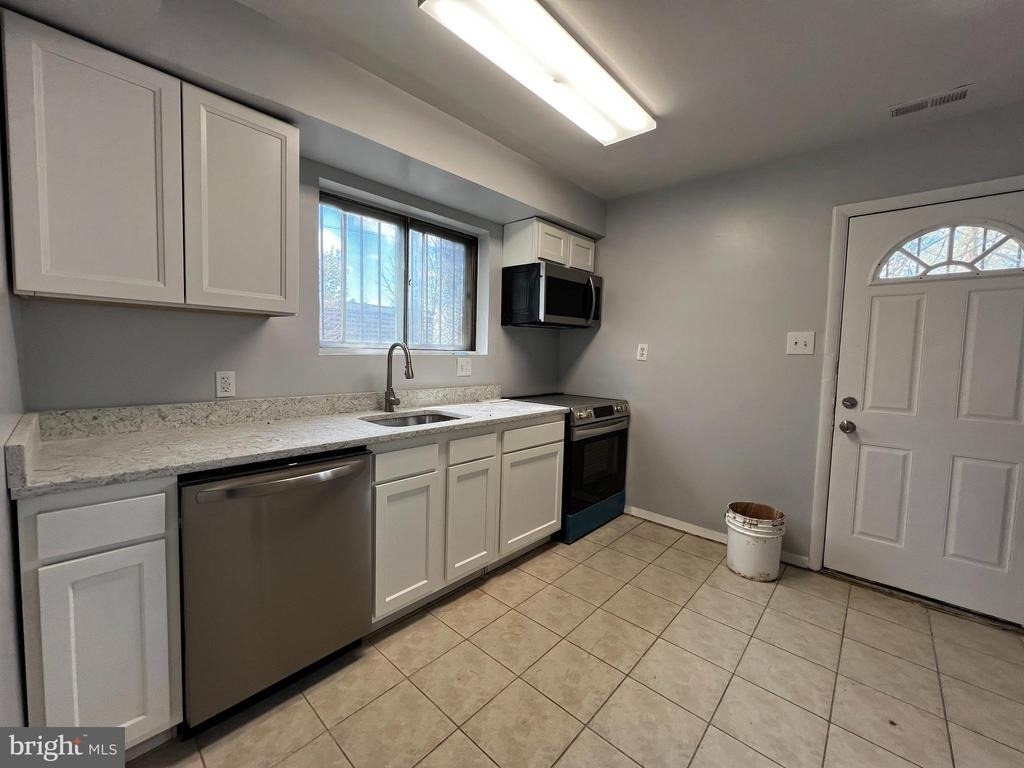 4930 Eads Place Ne - Photo 4