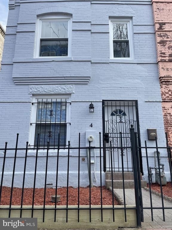 4 Hanover Place Nw - Photo 0