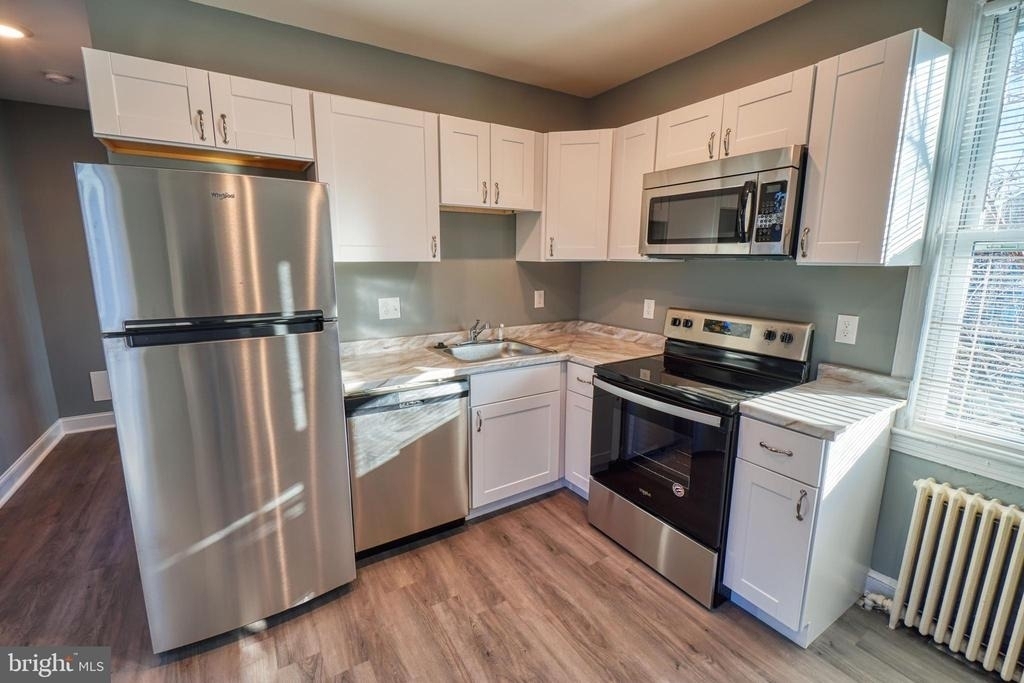 400 Douglas Street Ne - Photo 4