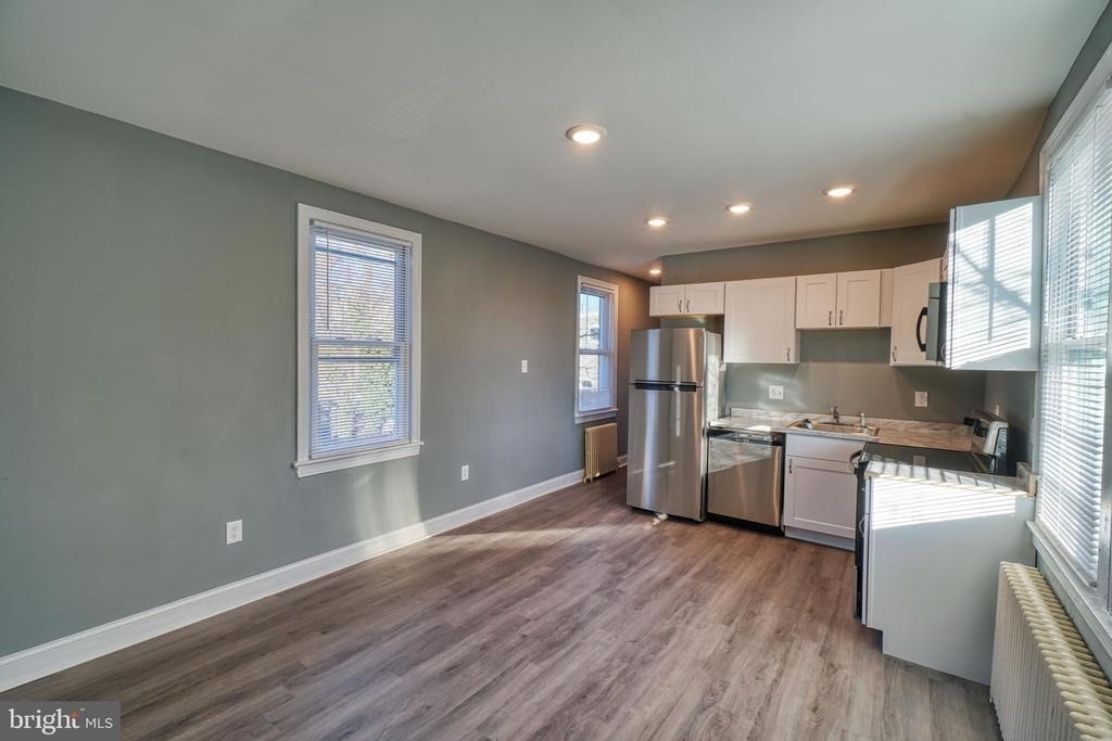 400 Douglas Street Ne - Photo 1