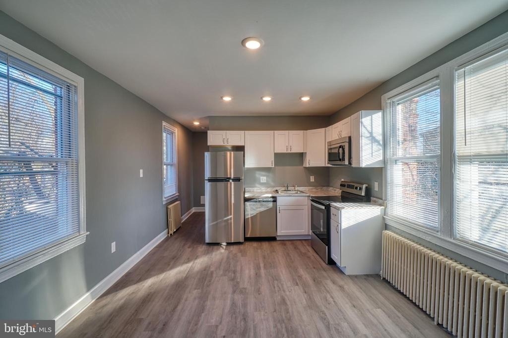 400 Douglas Street Ne - Photo 2