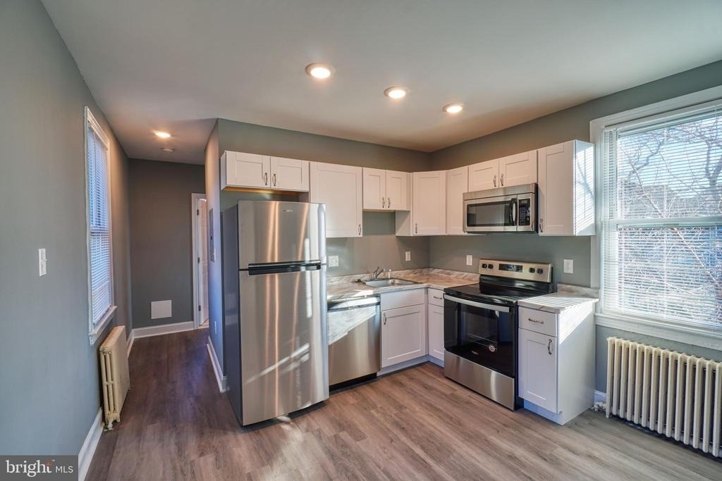 400 Douglas Street Ne - Photo 3